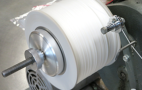 両鍔ボビン巻機